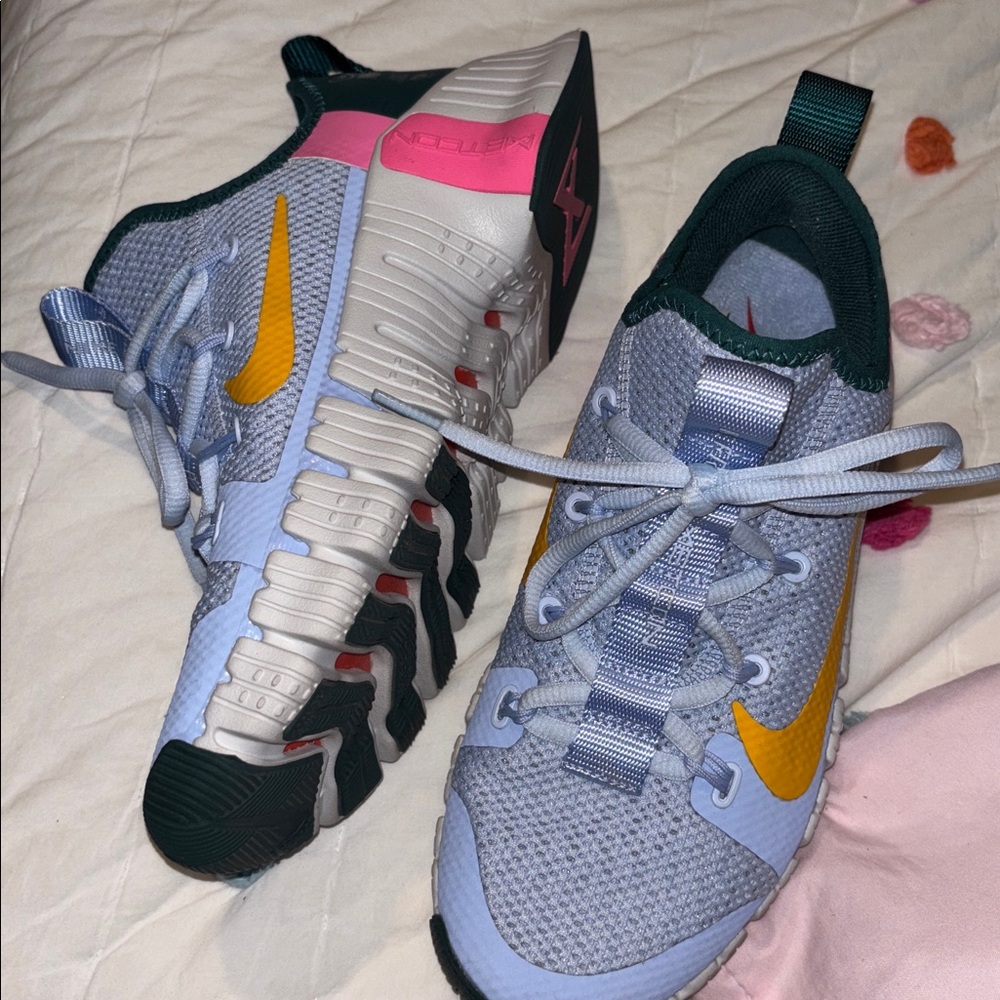 Nike Metcon Blue (lavender) & White Athletic Shoe size 8